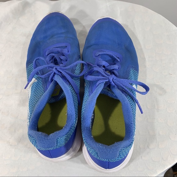 Nike Youth Size 6.5 Revolution 5 Shoes - Picture 5 of 8